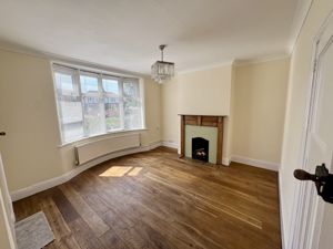 Lounge- click for photo gallery
